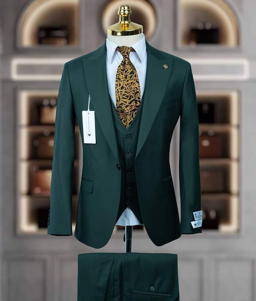 Elegantní luxusní oblek smaragd green
